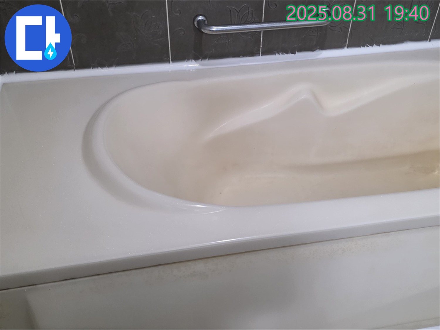 산운마을 욕조 누수 - 꼼꼼한 방수 시공으로 완벽 차단! 이제 안심하고 욕조를 사용하세요.