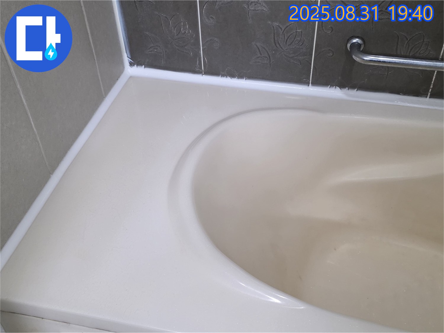 분당 산운로 욕조 실리콘 누수, 완벽한 방수 시공으로 누수 해결!