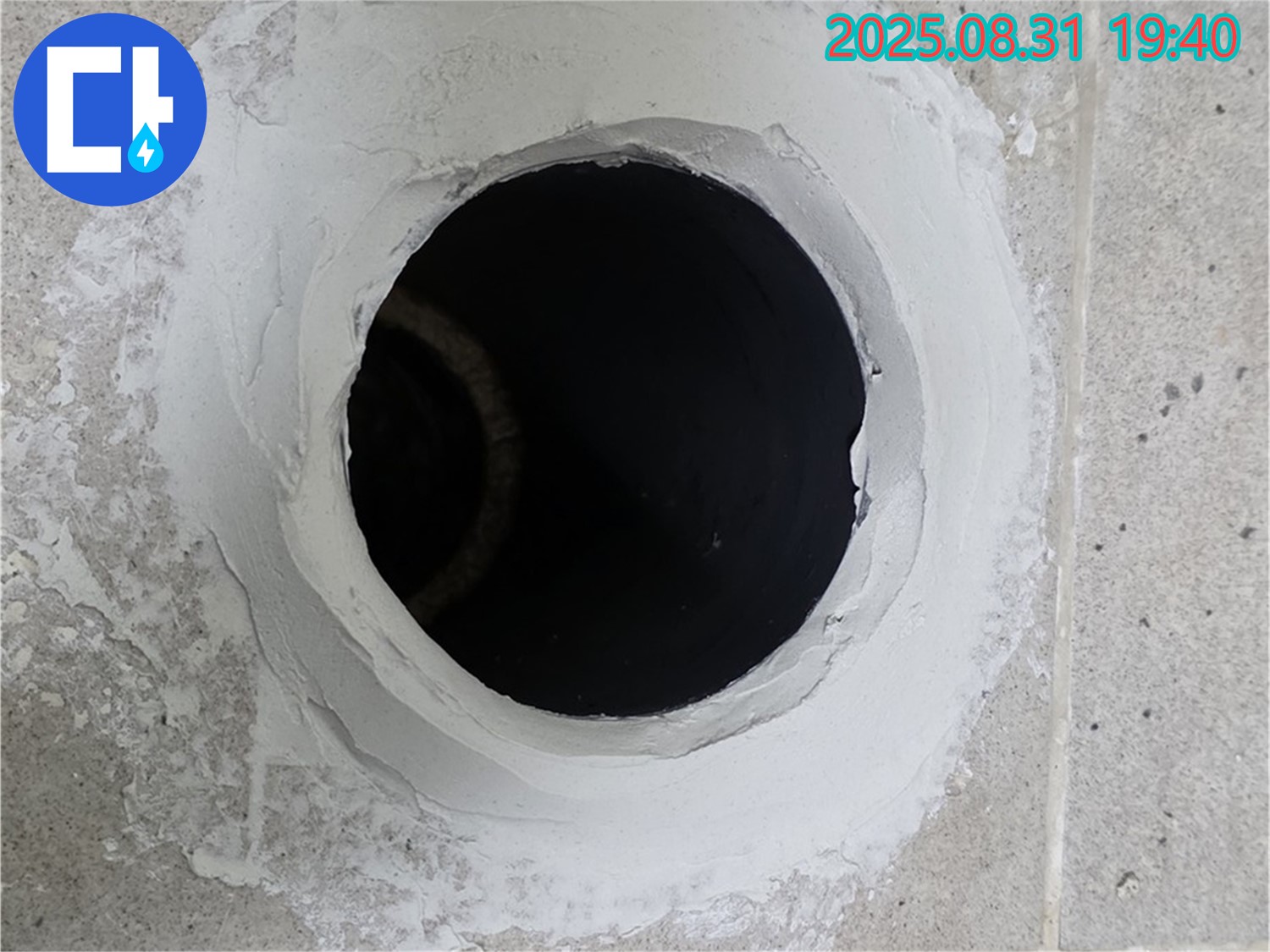 분당 산운마을 씽크볼 하부 누수 해결 - 씽크볼 하부 누수 문제, 곰팡이 제거와 함께 완벽하게 해결해 드립니다.