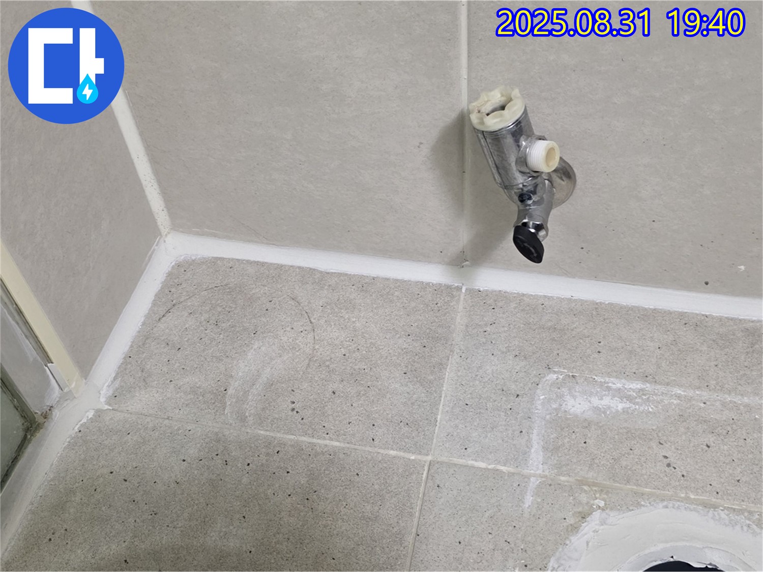 분당 산운로 누수 - 욕실 수도꼭지 누수 원인을 꼼꼼히 진단하여 정확한 해결책을 제시합니다.