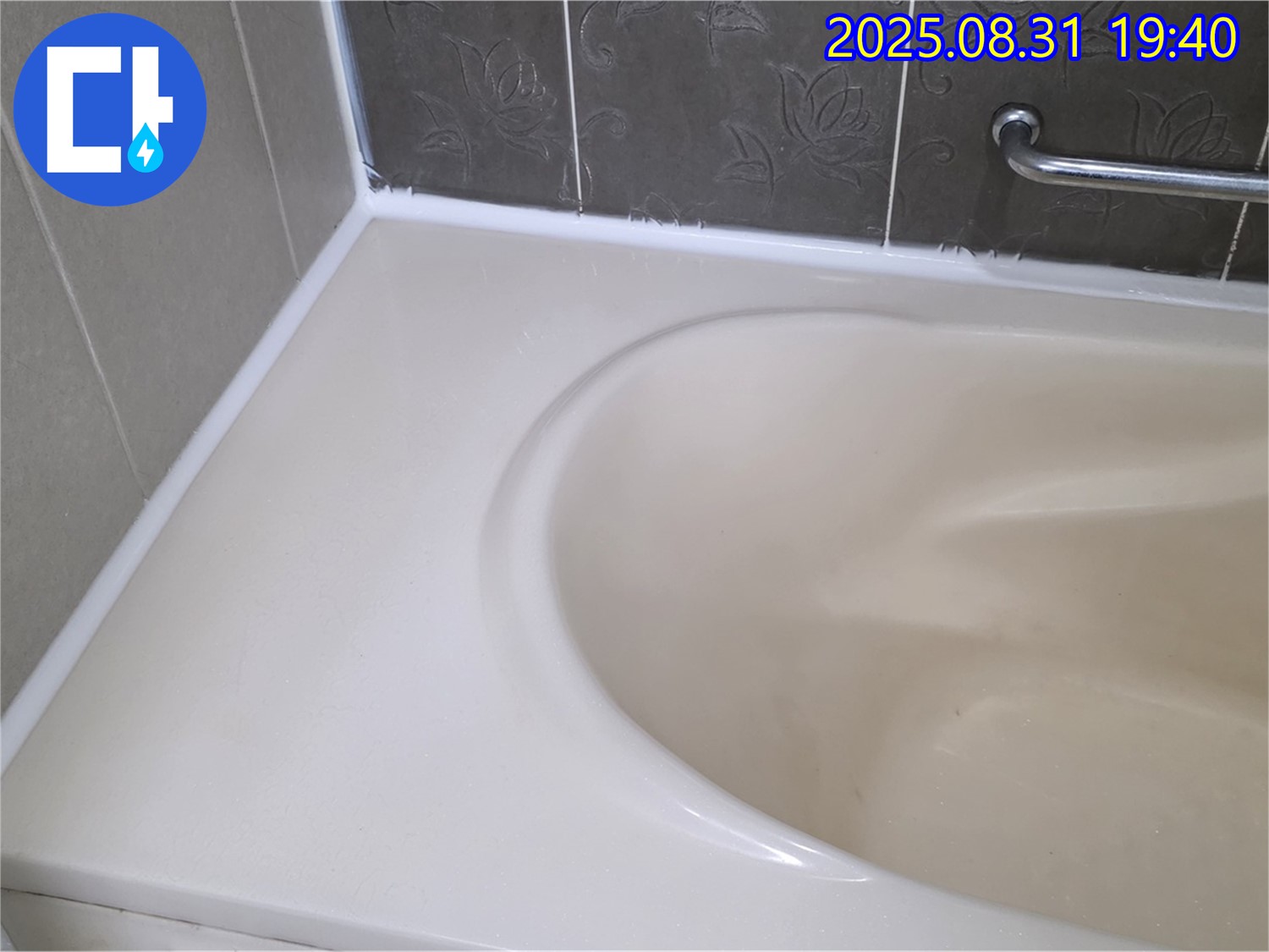 분당구 정자동 욕조 실리콘 누수 - 곰팡이 완벽 제거 후 프리미엄 시공으로 누수 걱정 끝!